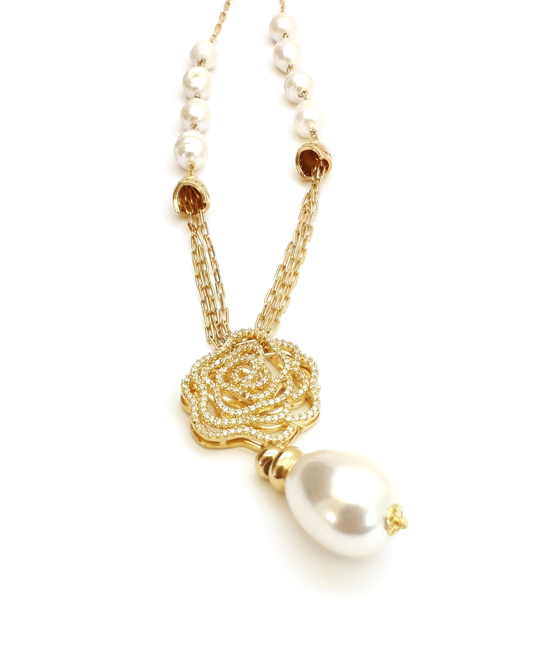 COLAR FLORAL COM PÉROLA BARROCA 