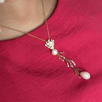 COLAR FLORAL COM PÉROLA 