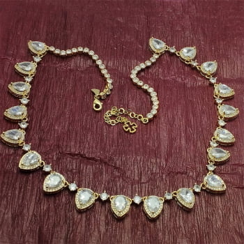 Colar Arrojado com gota cravejado