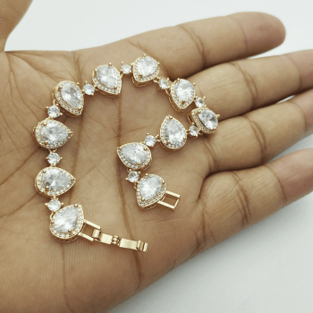 Colar e pulseiras com pedras gota