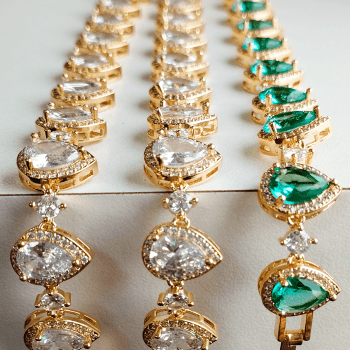 Colar e pulseiras com pedras gota